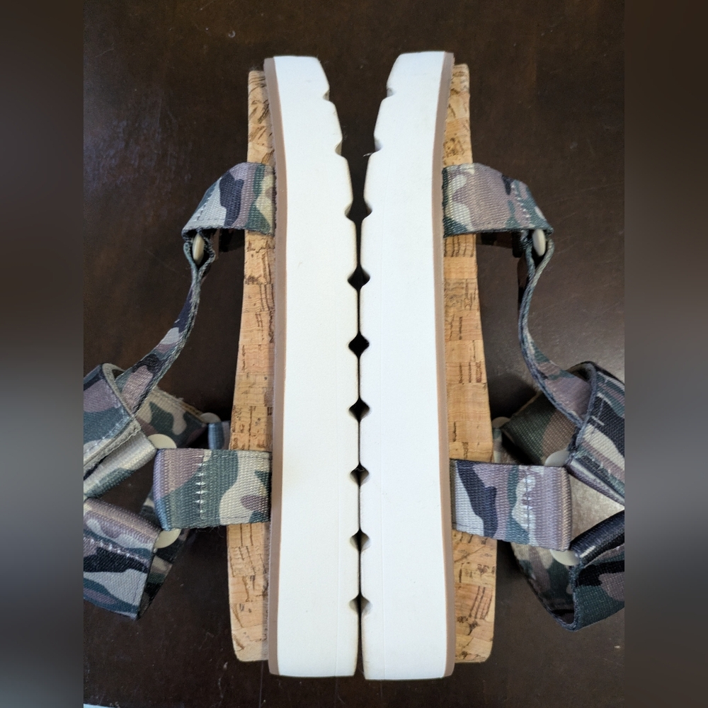 Esprit Camouflage Cork Platform Sandals. Size 8. - Picture 7 of 10